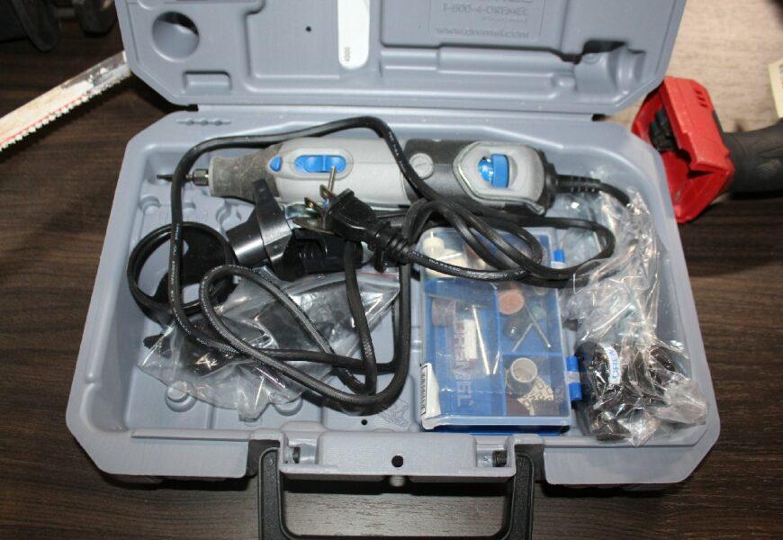 LIVE AND ONLINE ABSOLUTE AUCTION: SERVICE TRUCKS, VEHICLES AND EQUIPMENT