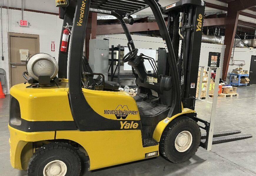 LIVE AND ONLINE ABSOLUTE AUCTION: SERVICE TRUCKS, VEHICLES AND EQUIPMENT