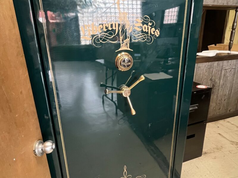 ONLINE ONLY ABSOLUTE AUCTION: PHOTOGRAPHY EQUIPMENT & OFFICE FURNISHINGS