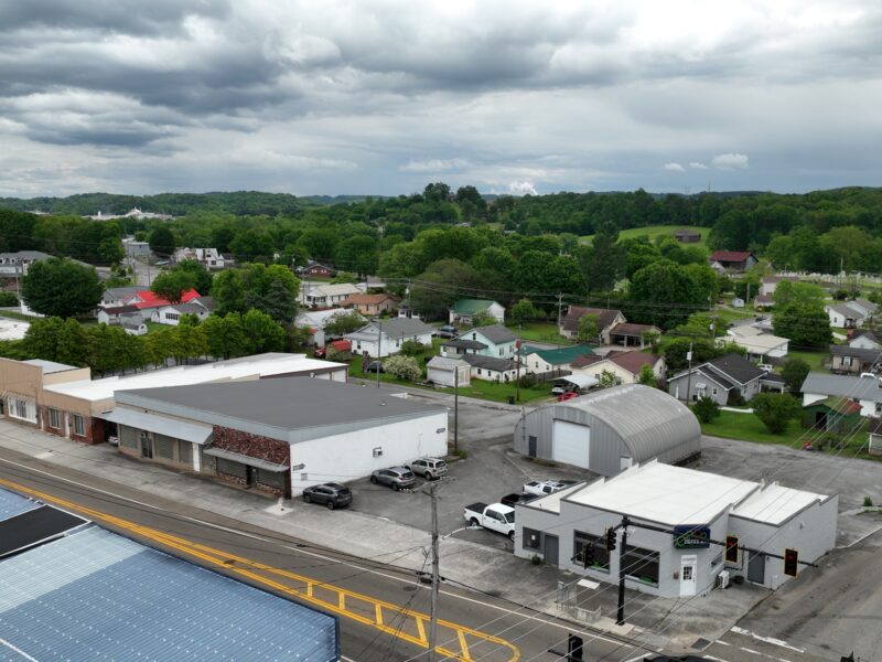 ABSOLUTE REAL ESTATE AUCTION: COMMERCIAL BUILDINGS, TWO ADJOINING PROPERTIES BEING SOLD AS ONE IN LOUDON, TN