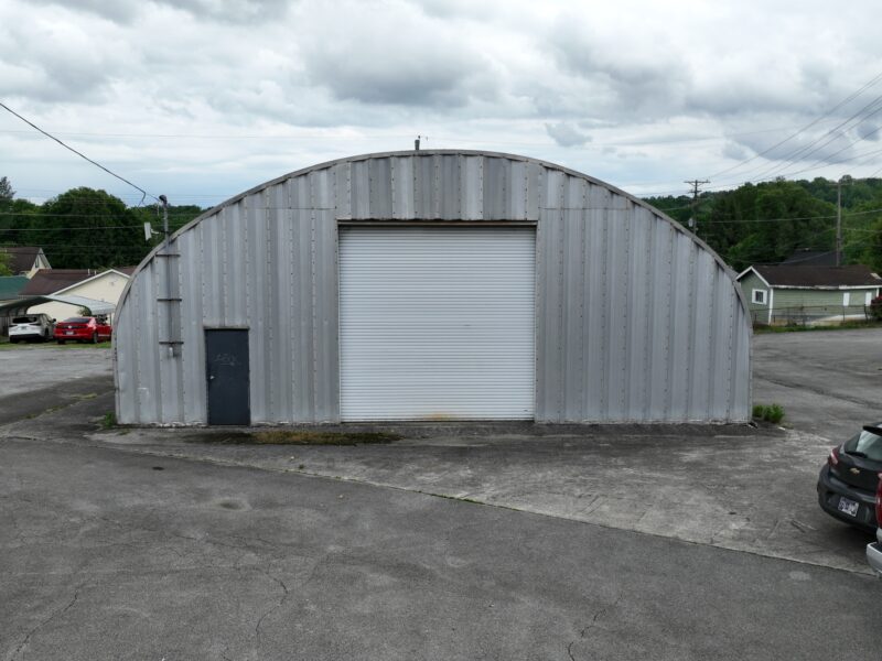 ABSOLUTE REAL ESTATE AUCTION: COMMERCIAL BUILDINGS, TWO ADJOINING PROPERTIES BEING SOLD AS ONE IN LOUDON, TN