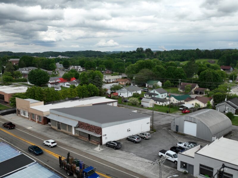 ABSOLUTE REAL ESTATE AUCTION: COMMERCIAL BUILDINGS, TWO ADJOINING PROPERTIES BEING SOLD AS ONE IN LOUDON, TN