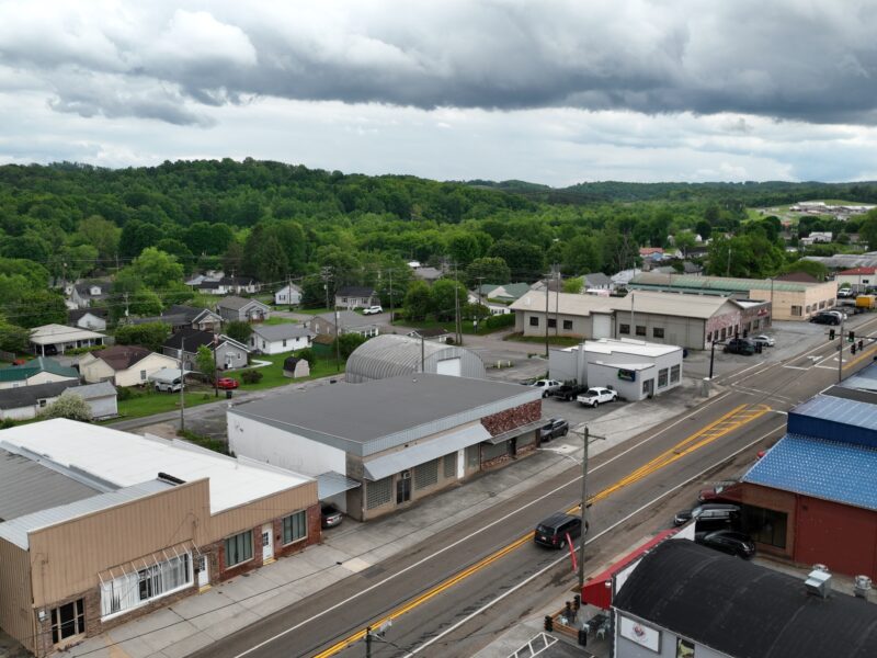 ABSOLUTE REAL ESTATE AUCTION: COMMERCIAL BUILDINGS, TWO ADJOINING PROPERTIES BEING SOLD AS ONE IN LOUDON, TN