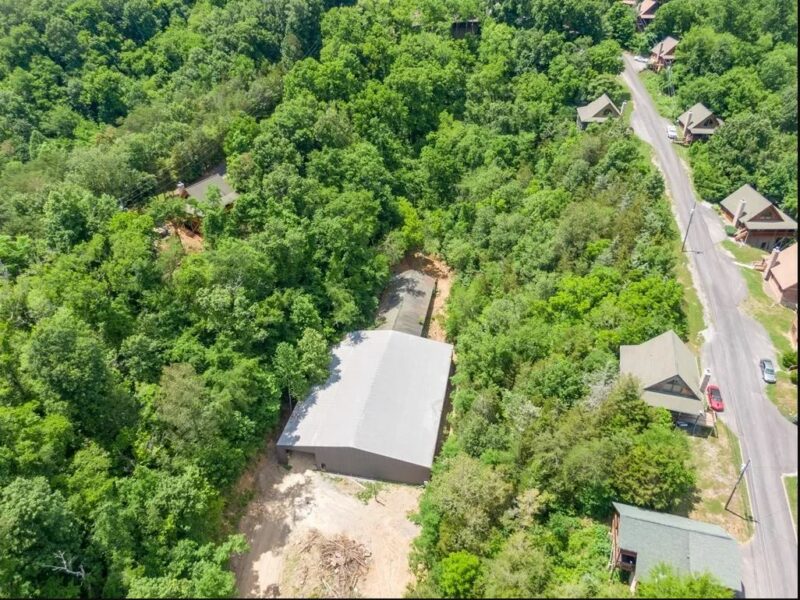 ABSOLUTE REAL ESTATE ONLINE ONLY AUCTION: 22,500 SF WAREHOUSE ON 5.12 ACRES IN SEVIER COUNTY, TN
