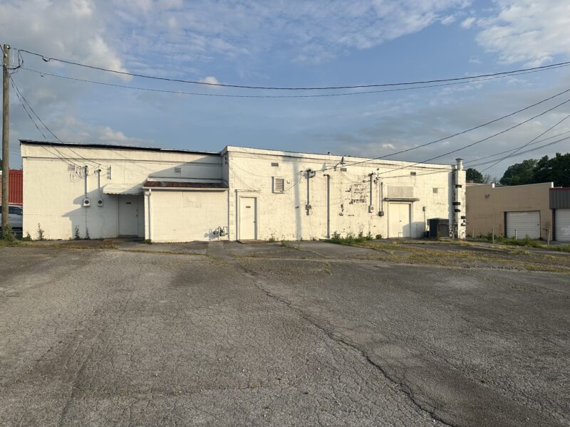 ABSOLUTE REAL ESTATE AUCTION: COMMERCIAL BUILDINGS, TWO ADJOINING PROPERTIES BEING SOLD AS ONE IN LOUDON, TN
