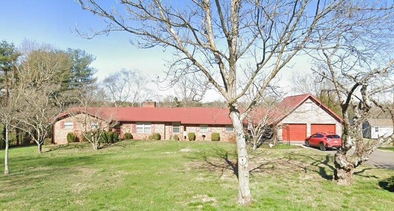 REAL ESTATE AUCTION: Beautiful Brick Home in Loudon, TN