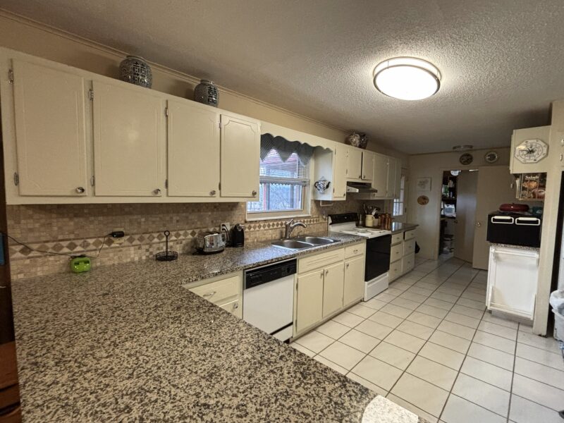 REAL ESTATE AUCTION: Estate of Rolf K Randby - Beautiful Brick Home in Loudon, TN