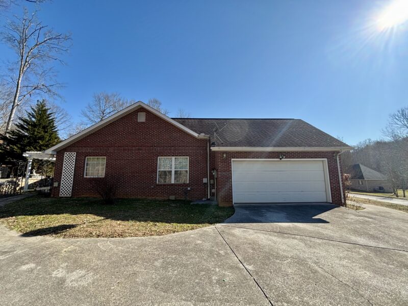 REAL ESTATE AUCTION SUBJECT TO COURT CONFIRMATION: All Brick Home in Seymour, TN