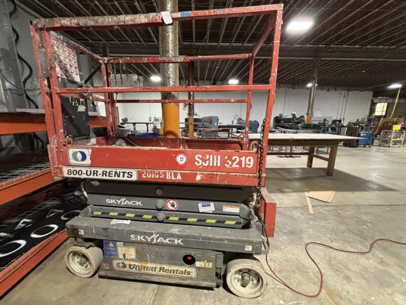 ONLINE AUCTION: Surplus Vehicles, Equipment, Tools & Materials from Sign Business