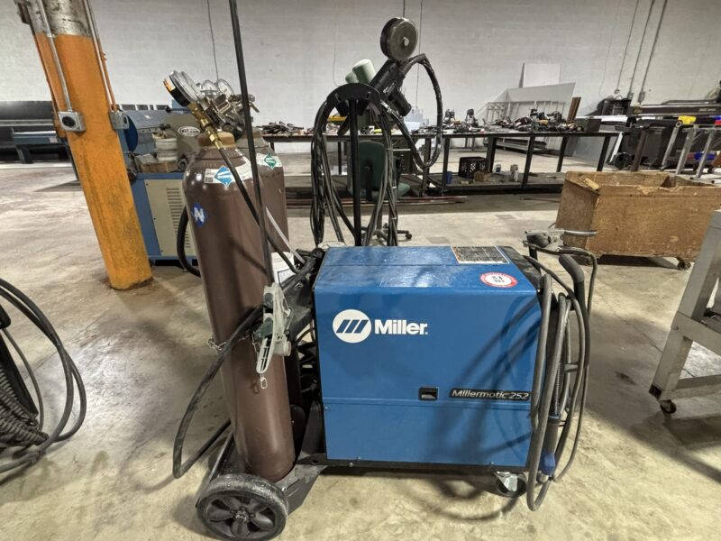 ONLINE AUCTION: Surplus Vehicles, Equipment, Tools & Materials from Sign Business