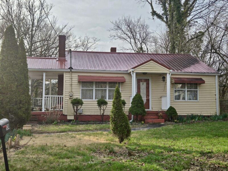 REAL ESTATE AUCTION SUBJECT TO COURT CONFIRMATION: Single Family Home in South Knoxville
