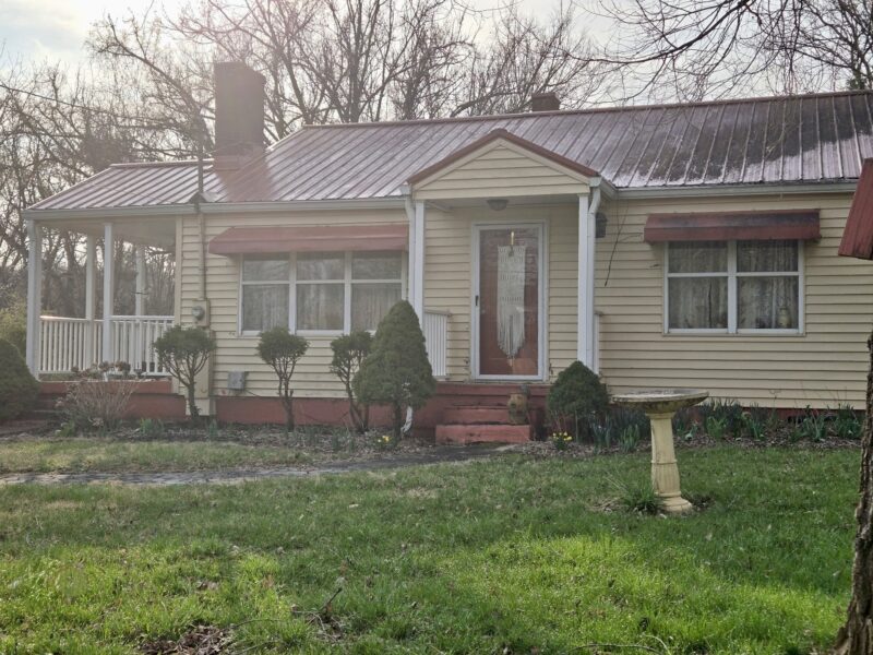 REAL ESTATE AUCTION SUBJECT TO COURT CONFIRMATION: Single Family Home in South Knoxville