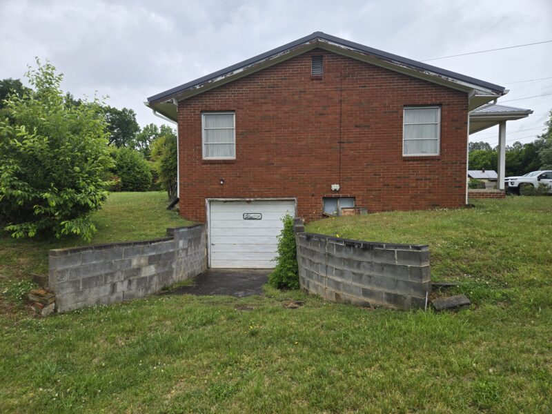 ONLINE ONLY REAL ESTATE AUCTION SUBJECT TO COURT CONFIRMATION: All-Brick Rancher Home in Morristown, TN