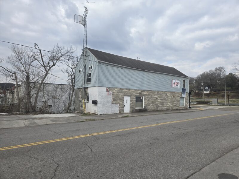 ABSOLUTE REAL ESTATE AUCTION: Approx 2,280 SF Commercial Building formerly operating as Radio Station in Lenoir City, TN