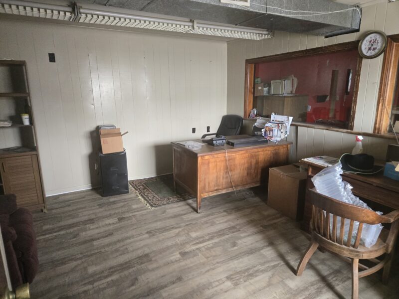 ABSOLUTE REAL ESTATE AUCTION: Approx 2,280 SF Commercial Building formerly operating as Radio Station in Lenoir City, TN