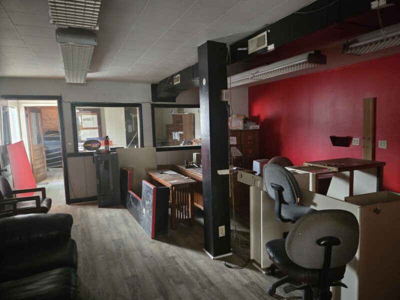 ABSOLUTE REAL ESTATE AUCTION: Approx 2,280 SF Commercial Building formerly operating as Radio Station in Lenoir City, TN