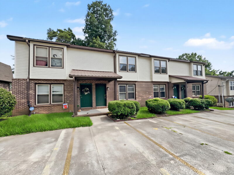 ONLINE REAL ESTATE AUCTION: Income Producing Four-Plex in West Knoxville Just Off Kingston Pike near Lovell Rd in Knoxville