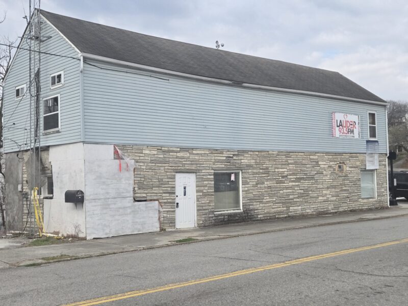 ABSOLUTE REAL ESTATE AUCTION: Approx 2,280 SF Commercial Building formerly operating as Radio Station in Lenoir City, TN