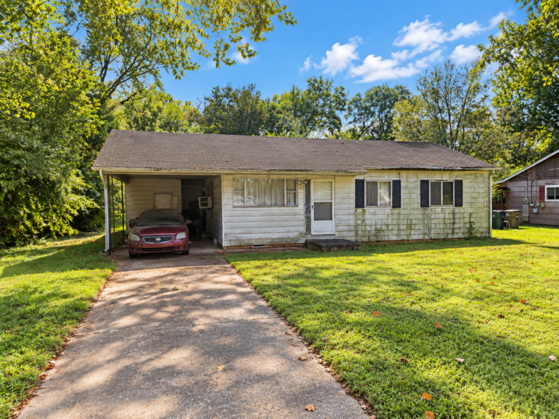 REAL ESTATE AUCTION SUBJECT TO COURT CONFIRMATION: Single Family Home in North Knoxville